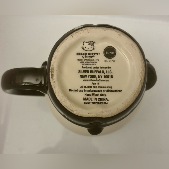 2024 Hello Kitty Halloween Black/White Skeleton Mug - Picture 6 of 6